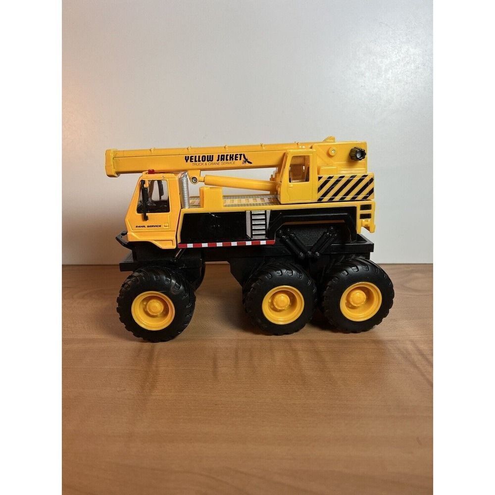 Maisto Yellow Jacket Truck & Crane
